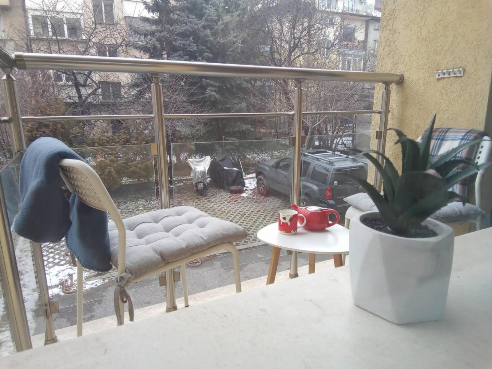 Apartemen 46 *